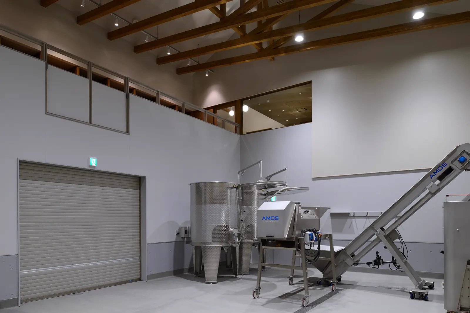 ワイナリー内部の醸造風景